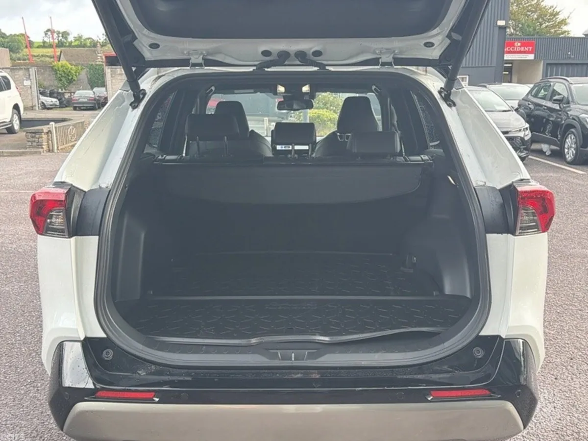 Toyota RAV4 SUV, Petrol Hybrid, 2024, White