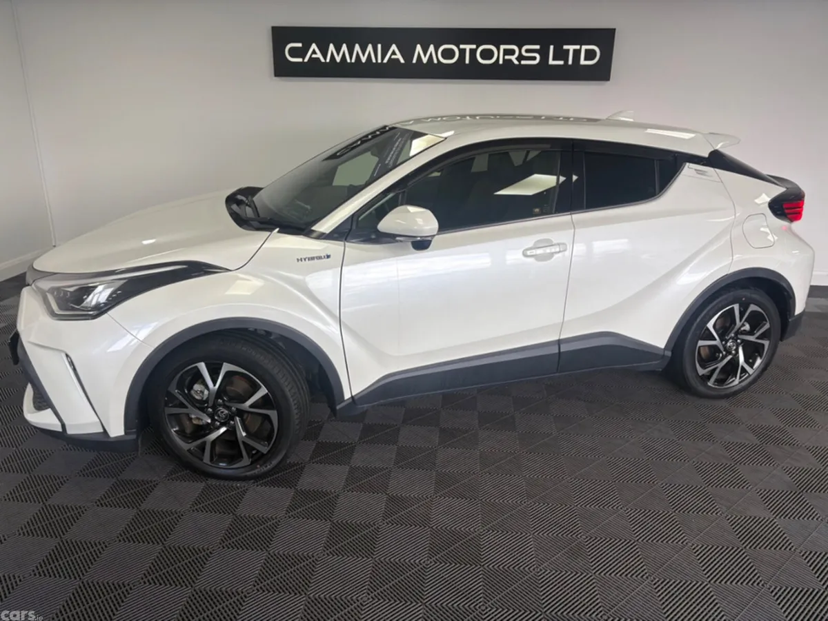 Toyota C-HR SUV, Petrol Hybrid, 2021, White