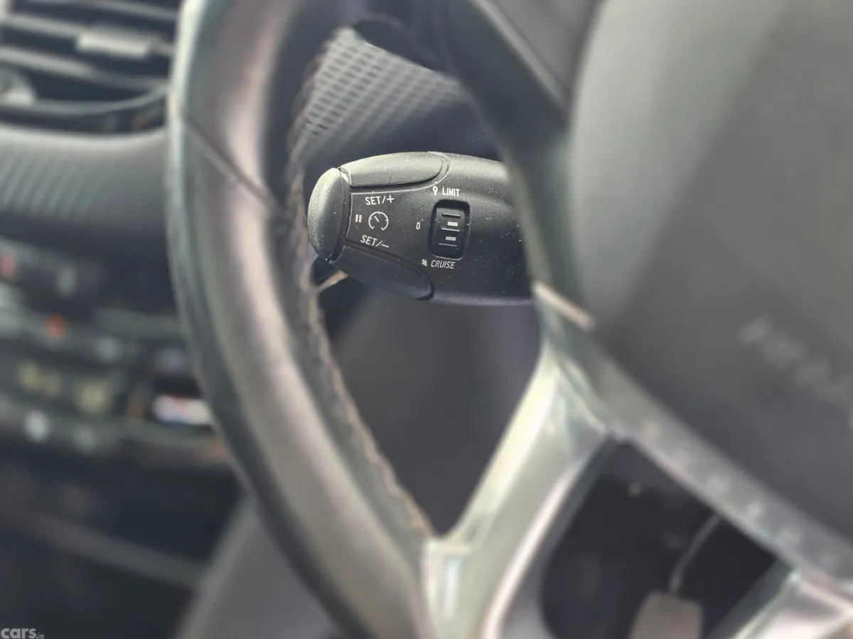 Peugeot 2008 Estate, Petrol, 2018, Red