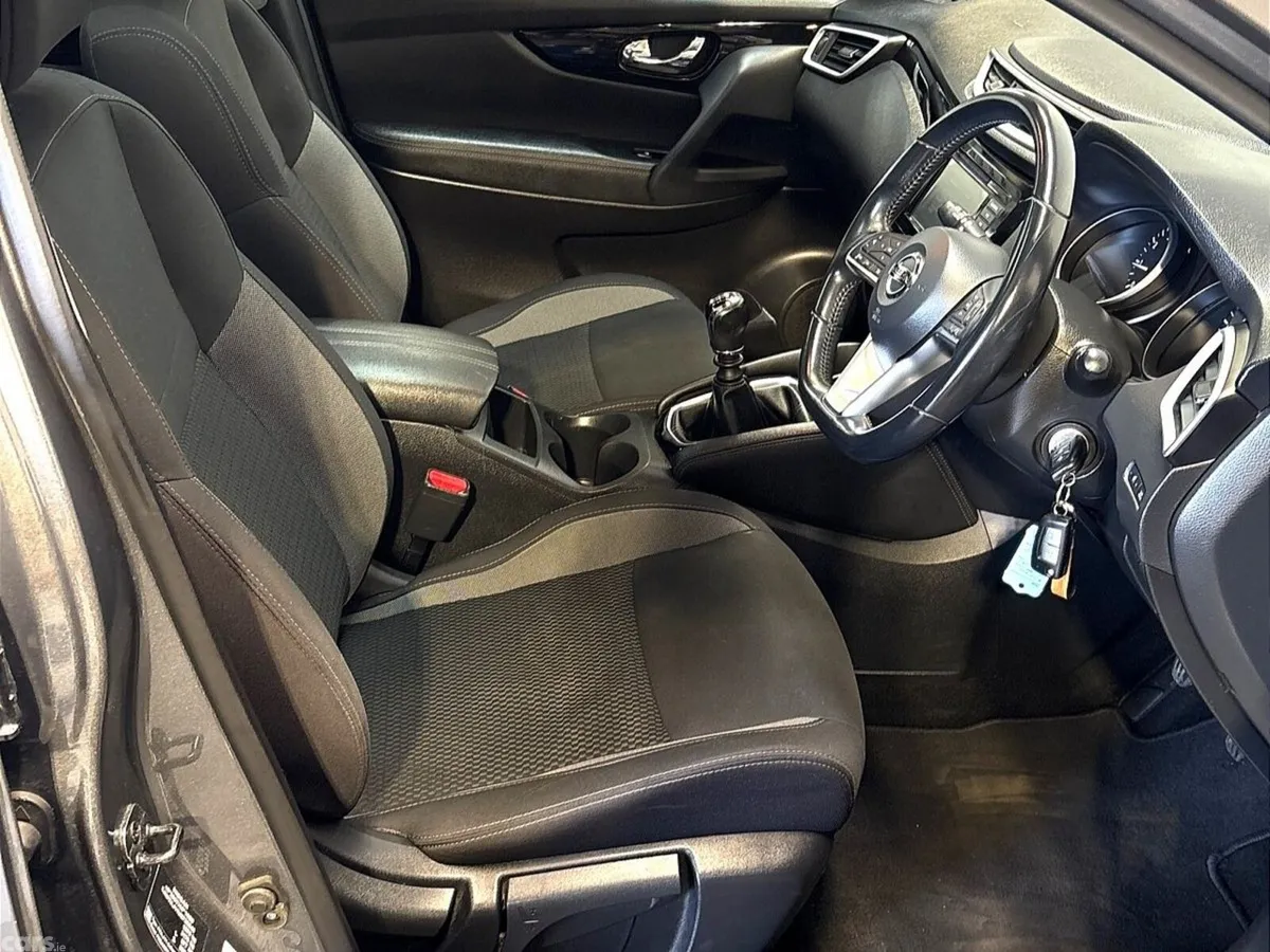 Nissan Qashqai MPV, Petrol, 2021, Grey