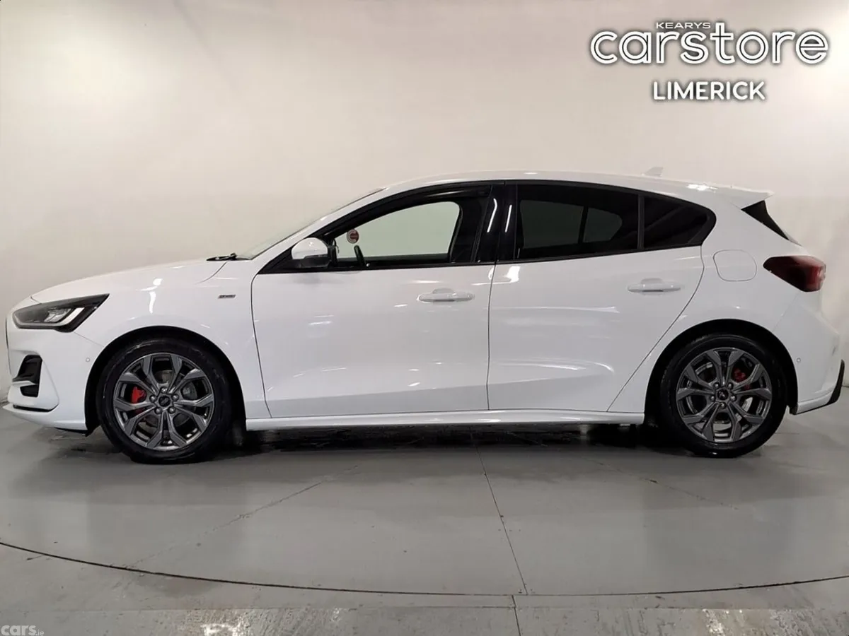 Ford Focus Hatchback, Petrol, 2023, White