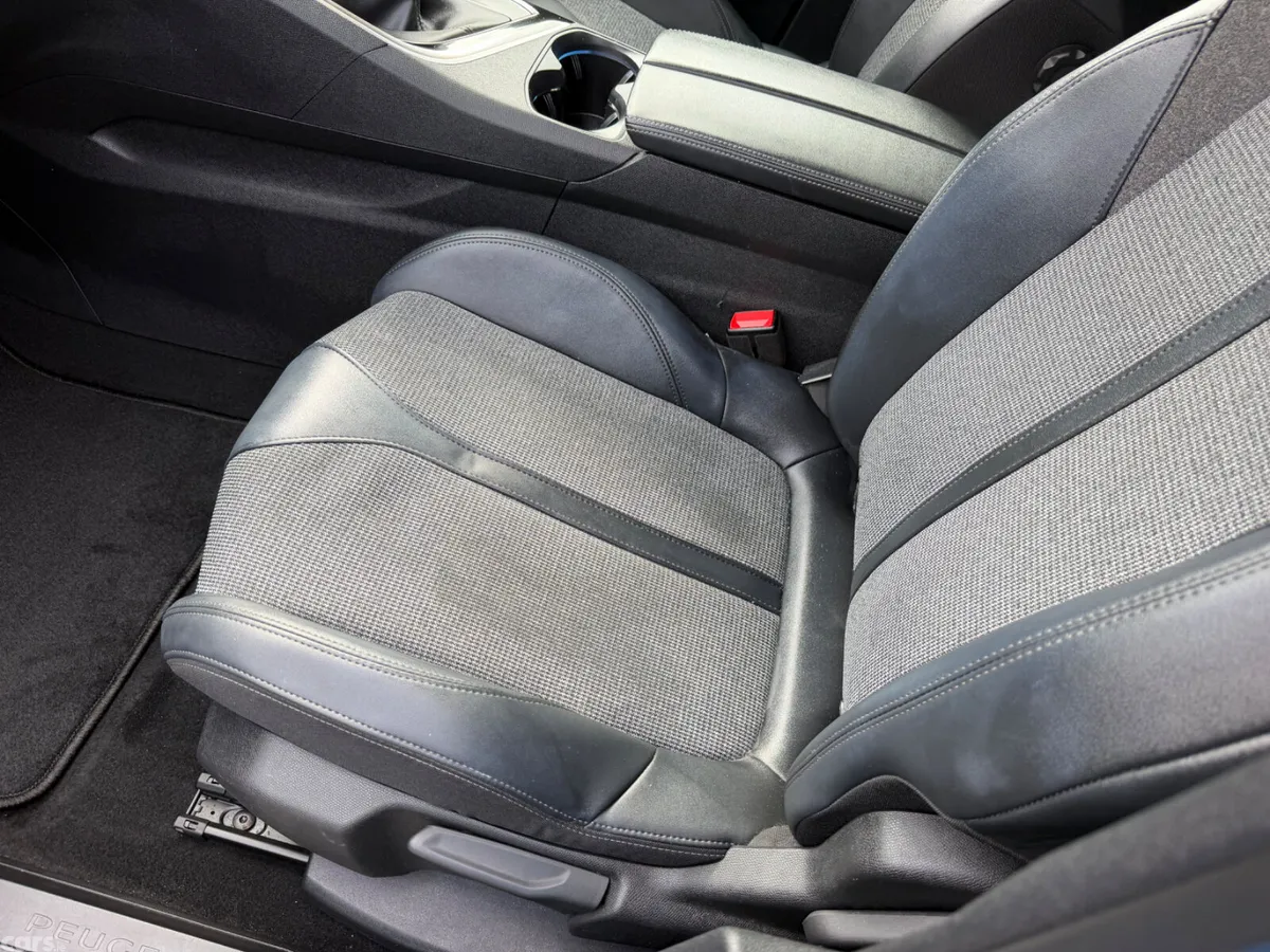 Peugeot 3008 MPV, Petrol, 2020, Grey