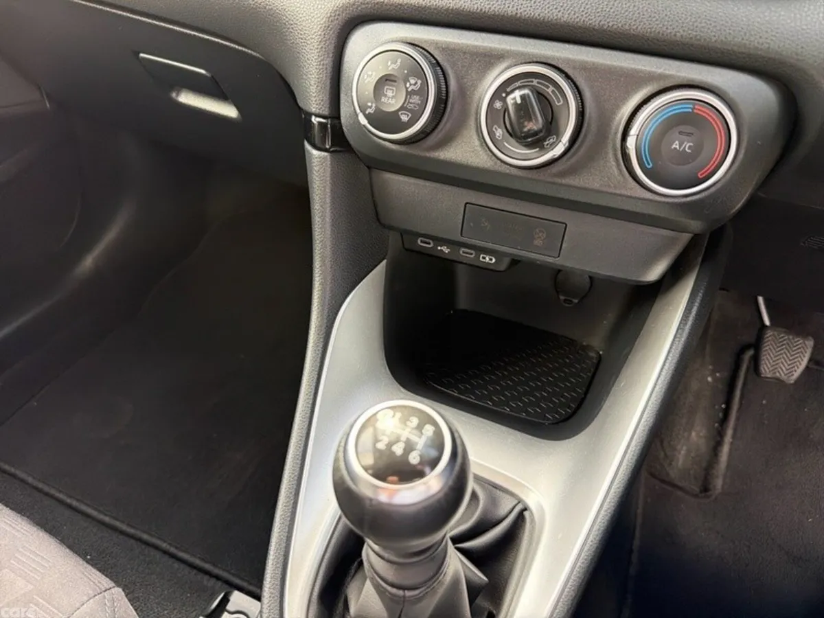 Toyota Yaris Hatchback, Petrol, 2024, White
