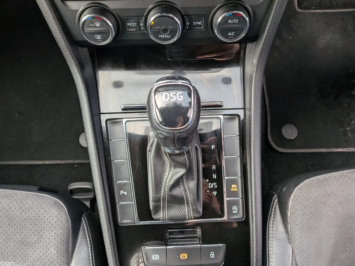 Skoda Superb Hatchback, Diesel, 2018, Red