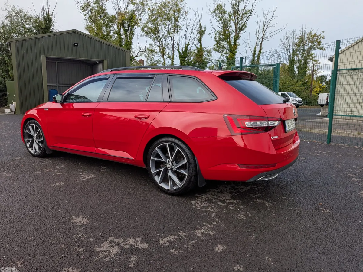 Skoda Superb Hatchback, Diesel, 2018, Red