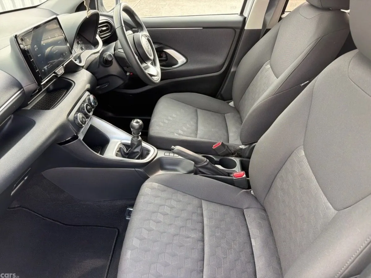 Toyota Yaris Hatchback, Petrol, 2024, White