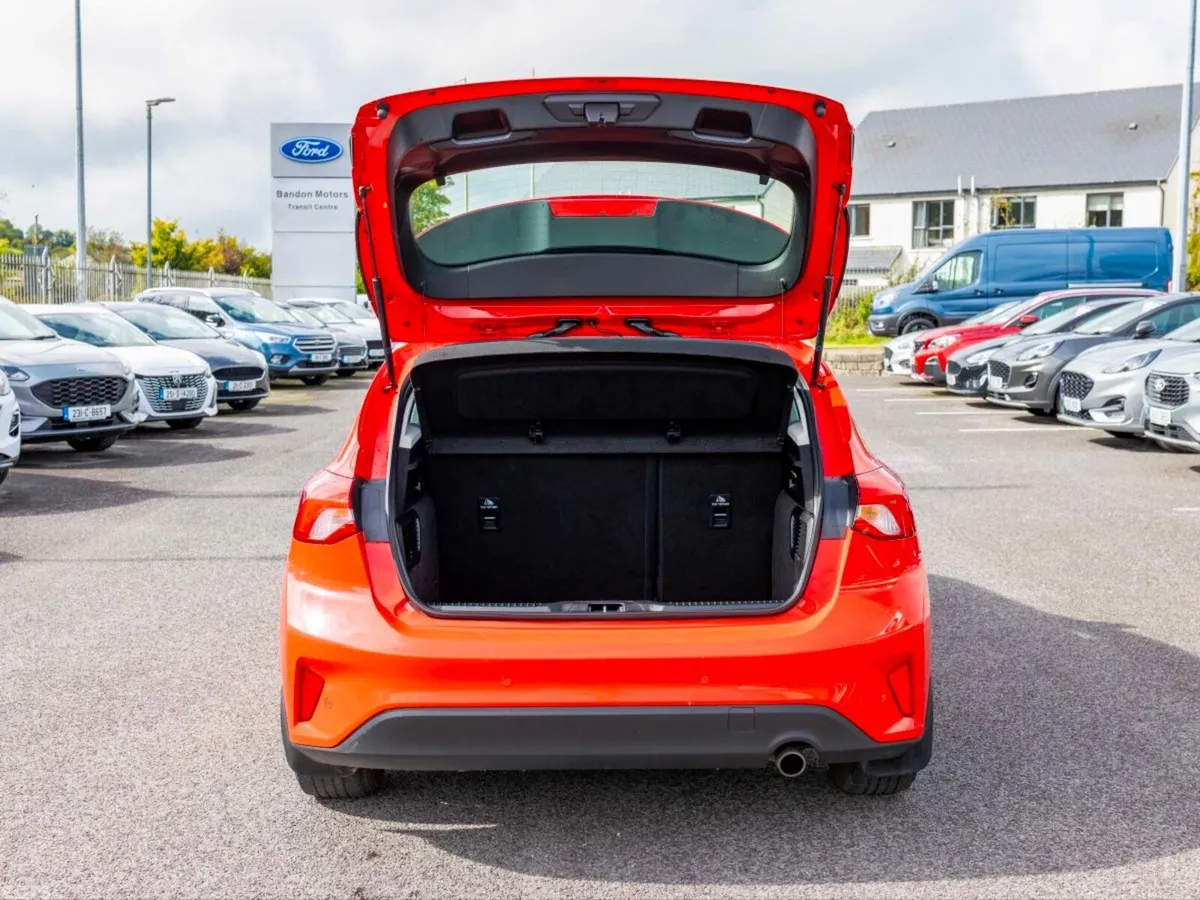 Ford Focus Hatchback, Diesel, 2020, Red