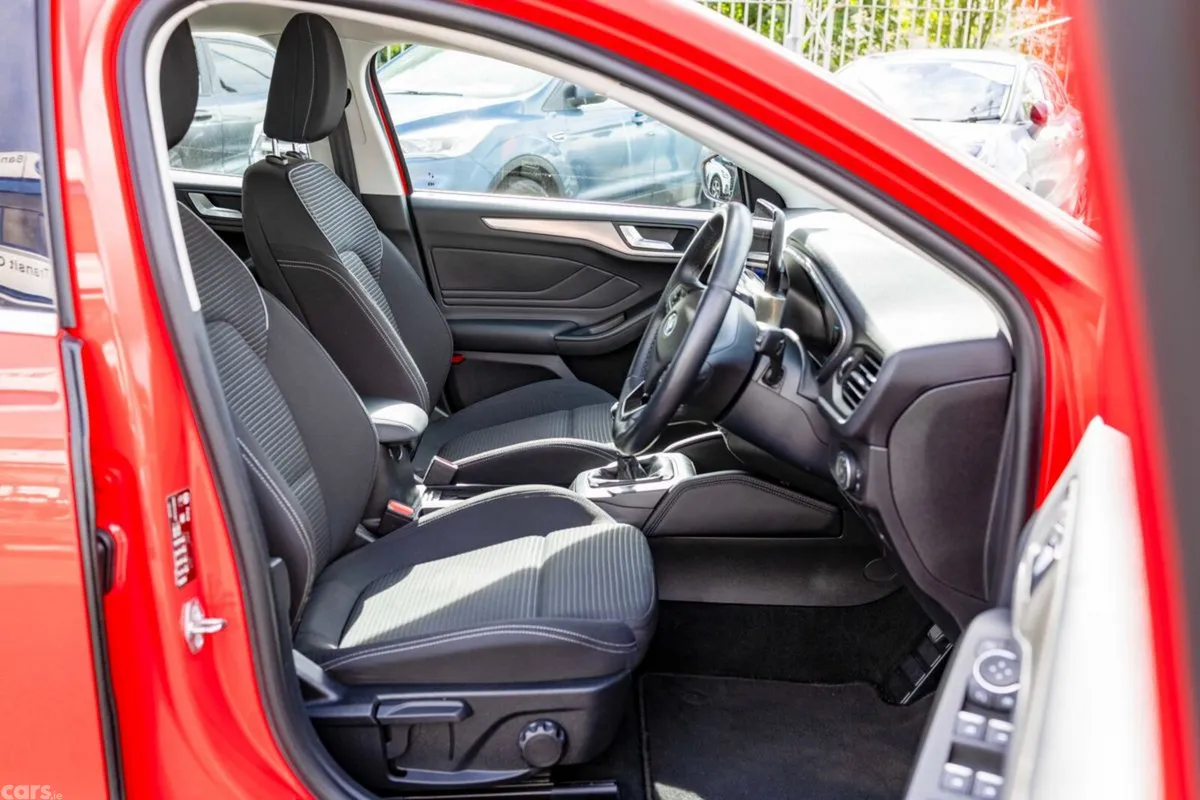 Ford Focus Hatchback, Diesel, 2020, Red