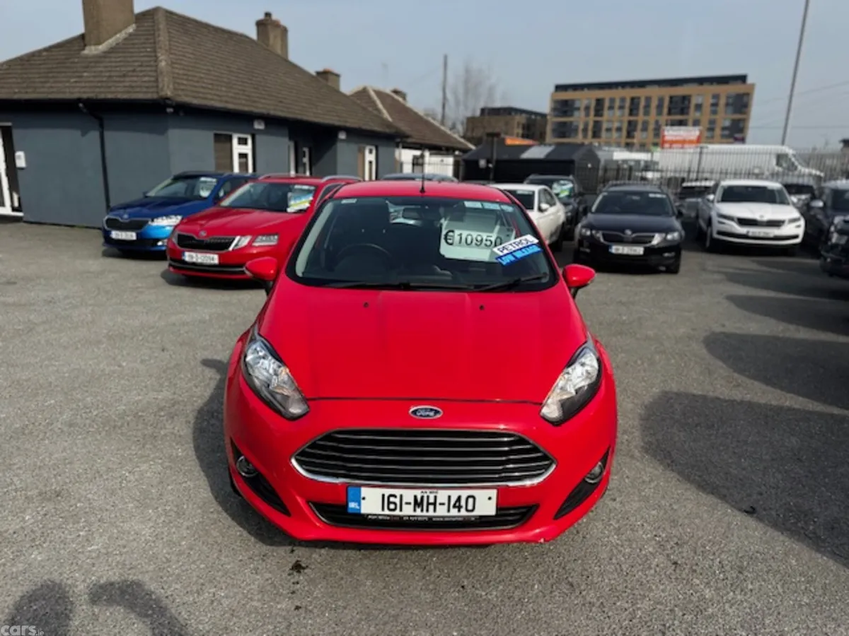 Ford Fiesta Hatchback, Petrol, 2016, Red
