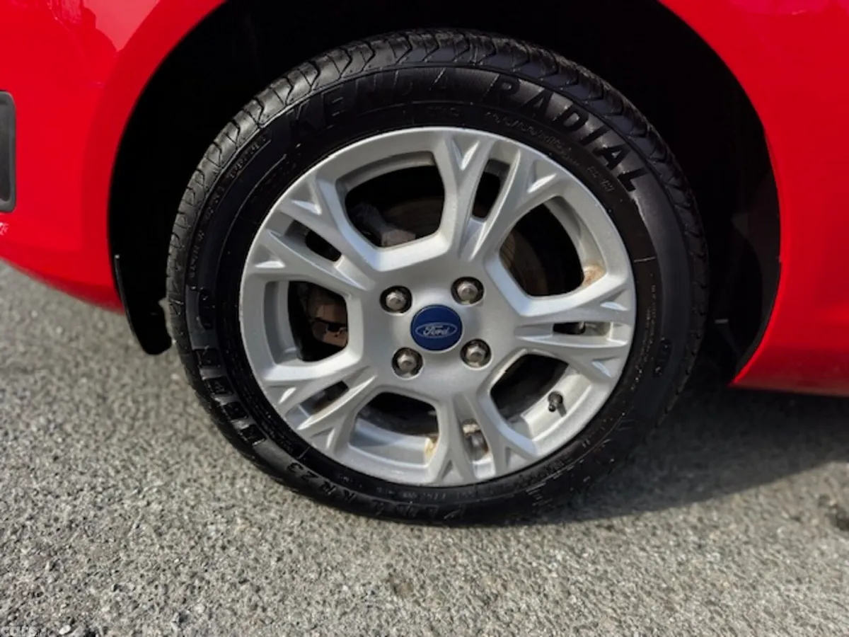 Ford Fiesta Hatchback, Petrol, 2016, Red