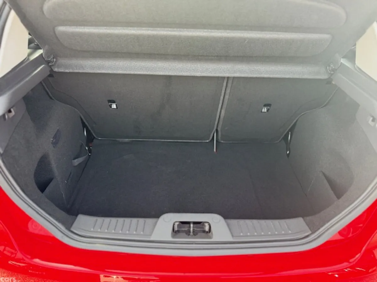 Ford Fiesta Hatchback, Petrol, 2016, Red