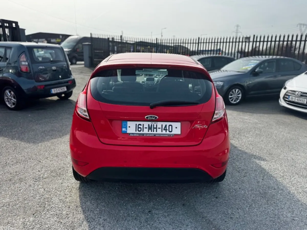 Ford Fiesta Hatchback, Petrol, 2016, Red
