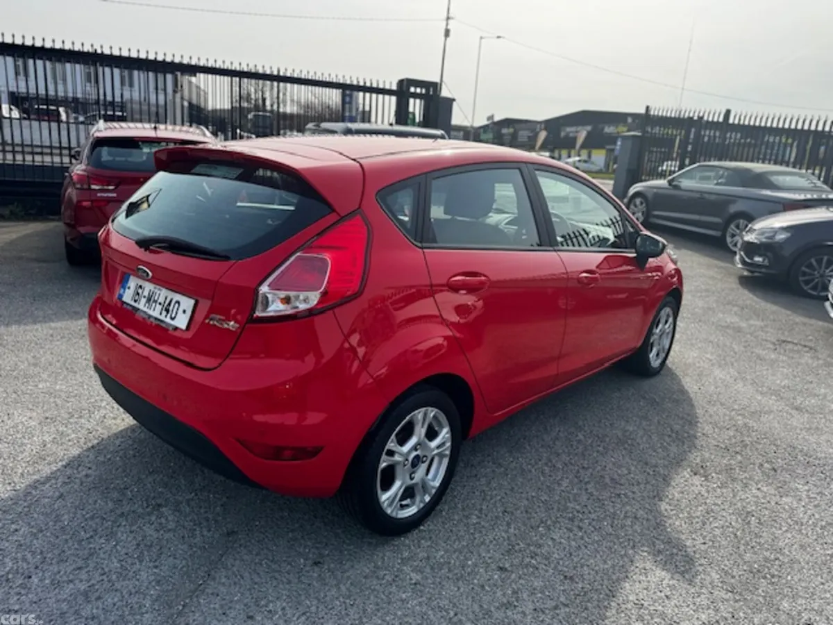 Ford Fiesta Hatchback, Petrol, 2016, Red