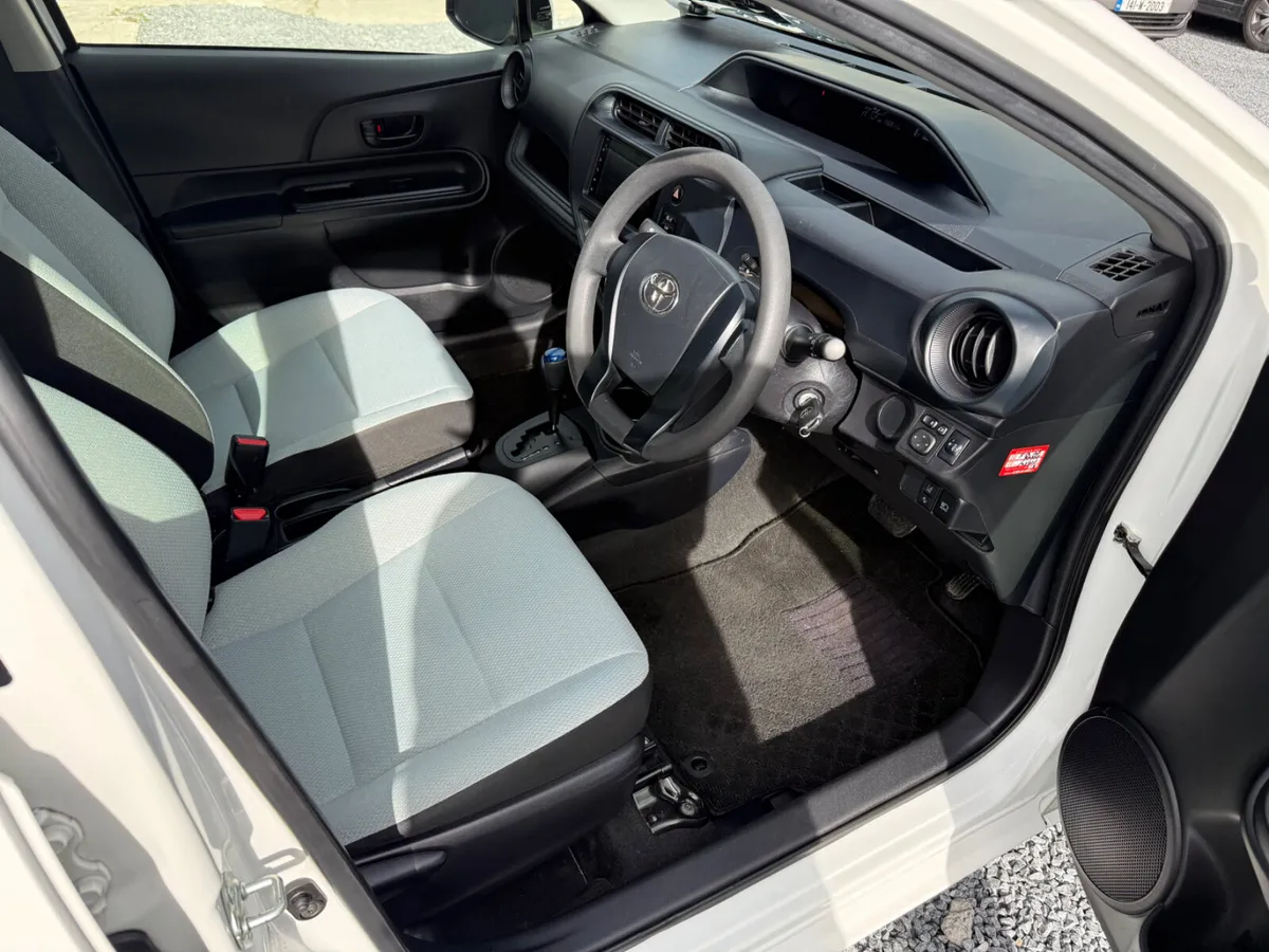 Toyota Aqua Hatchback, Petrol Hybrid, 2018, White