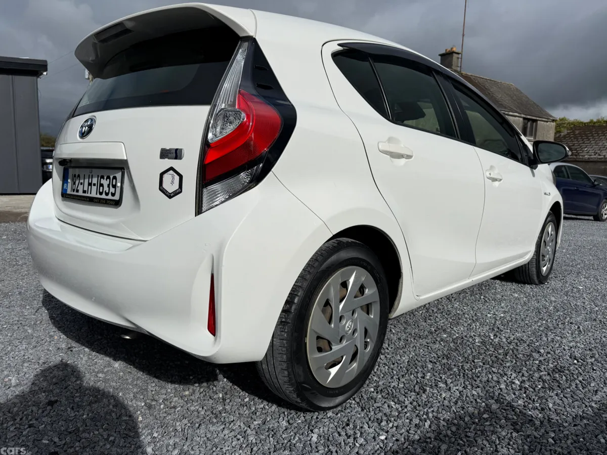 Toyota Aqua Hatchback, Petrol Hybrid, 2018, White