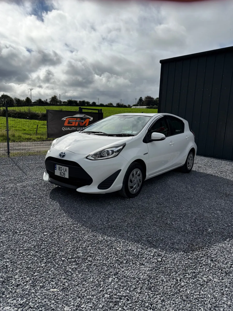 Toyota Aqua Hatchback, Petrol Hybrid, 2018, White
