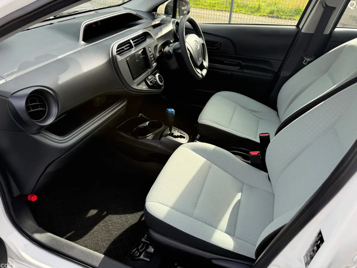 Toyota Aqua Hatchback, Petrol Hybrid, 2018, White