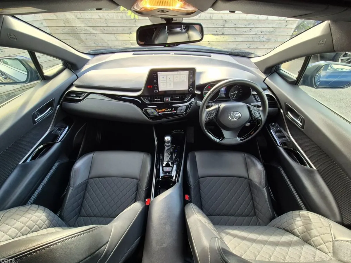 Toyota C-HR SUV, Petrol Hybrid, 2021, Blue