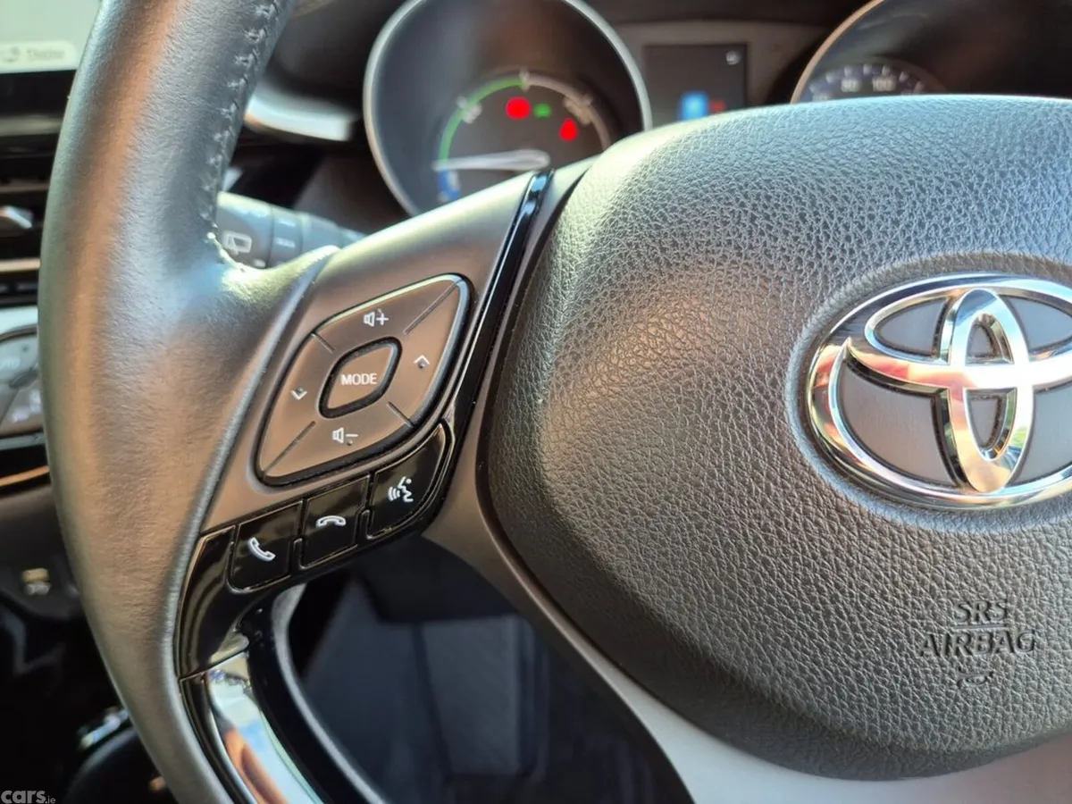 Toyota C-HR SUV, Petrol Hybrid, 2021, Blue