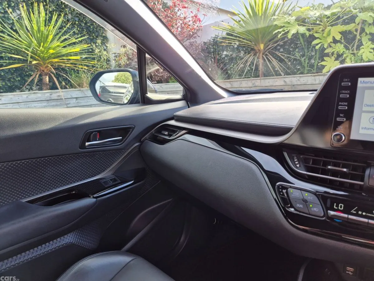 Toyota C-HR SUV, Petrol Hybrid, 2021, Blue