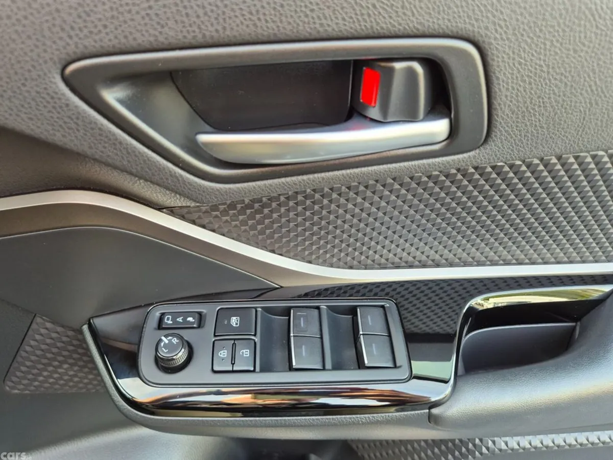 Toyota C-HR SUV, Petrol Hybrid, 2021, Blue