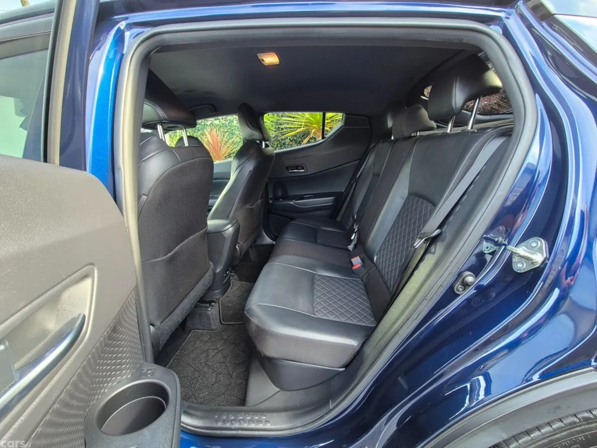 Toyota C-HR SUV, Petrol Hybrid, 2021, Blue