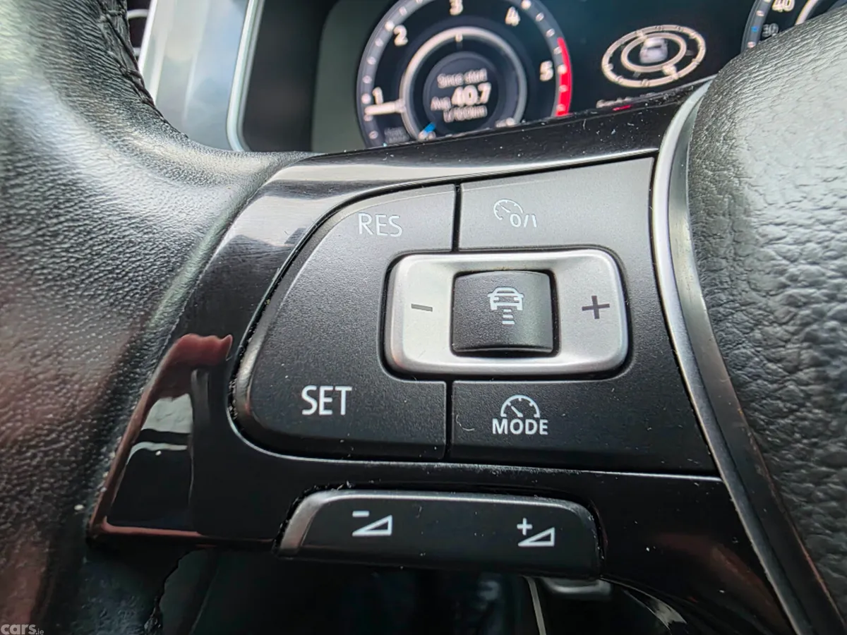 Volkswagen Tiguan Hatchback, Diesel, 2017, White
