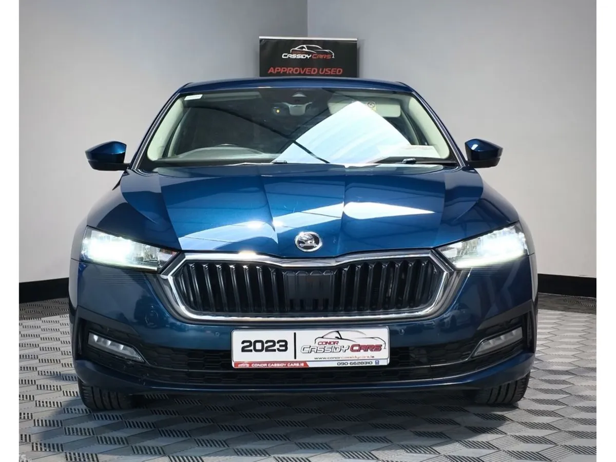 Skoda Octavia Hatchback, Diesel, 2023, Blue