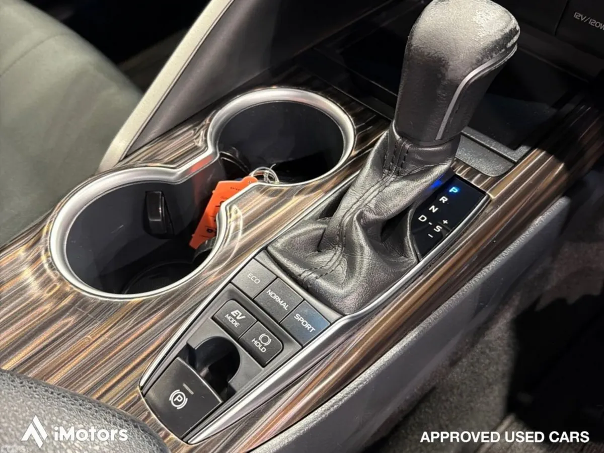 Toyota Camry Saloon, Petrol Hybrid, 2020, Black