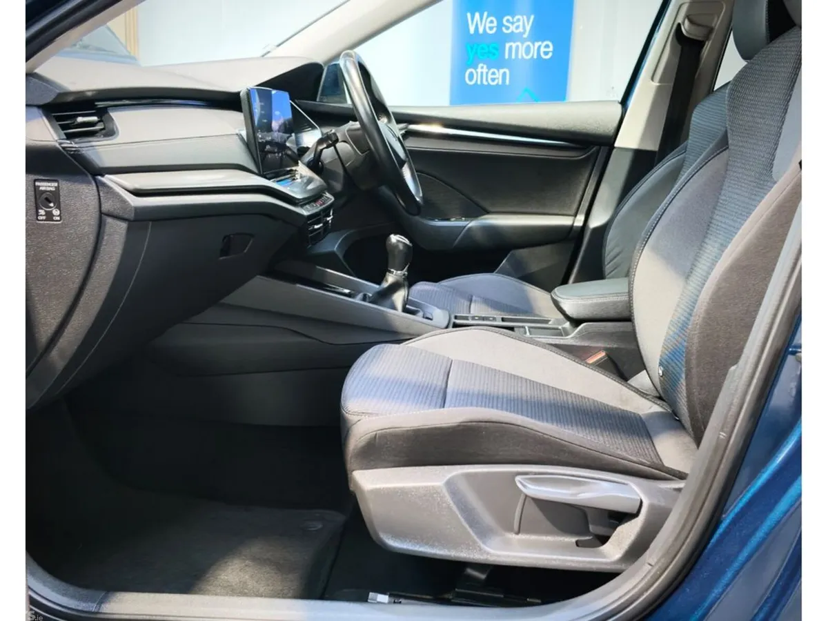 Skoda Octavia Hatchback, Diesel, 2023, Blue