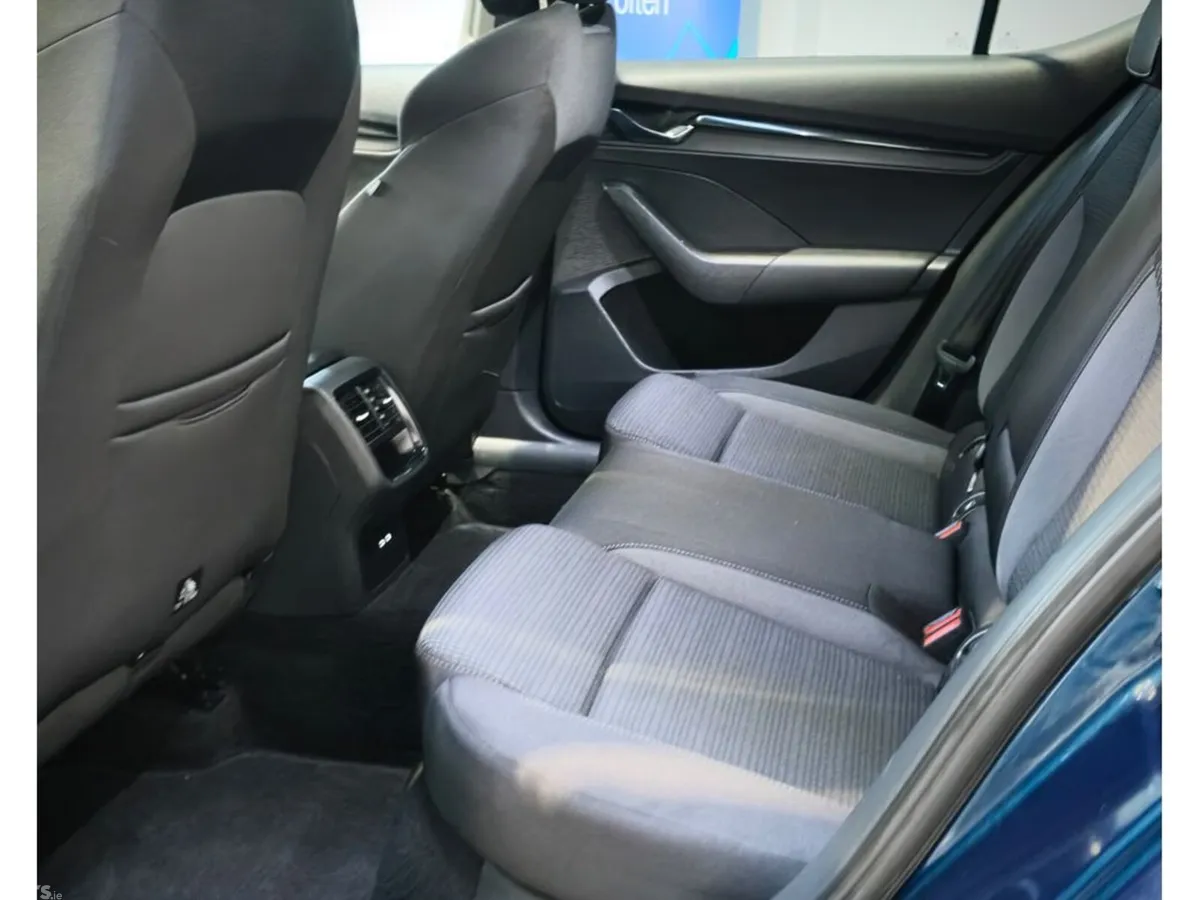 Skoda Octavia Hatchback, Diesel, 2023, Blue