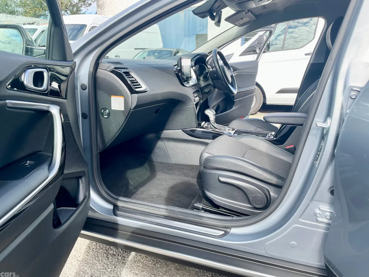 Kia XCeed Hatchback, Petrol Plug-in Hybrid, 2023, Grey