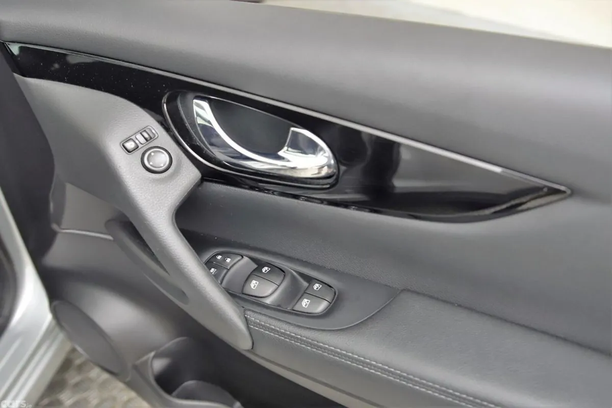 Nissan Qashqai SUV, Petrol, 2019, Grey