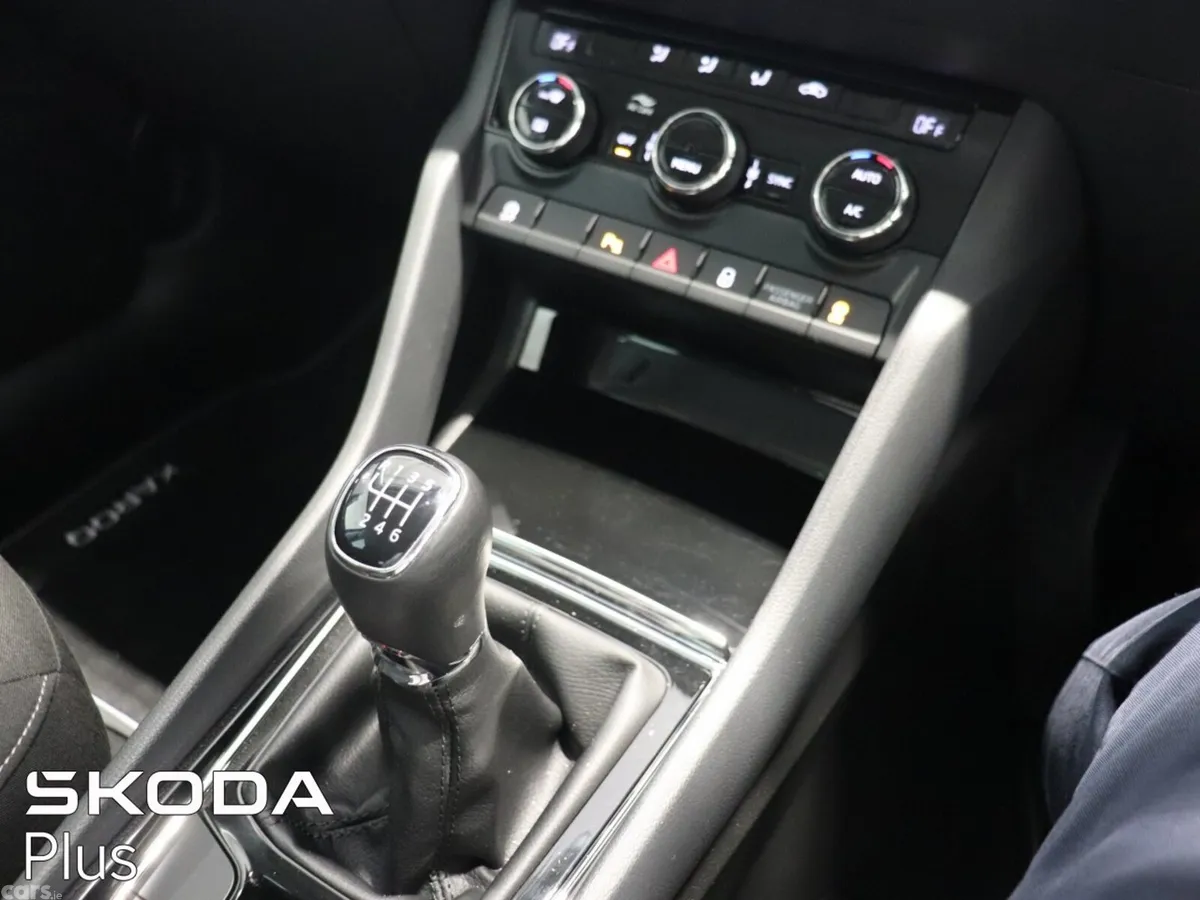 Skoda Karoq SUV, Diesel, 2026, Blue