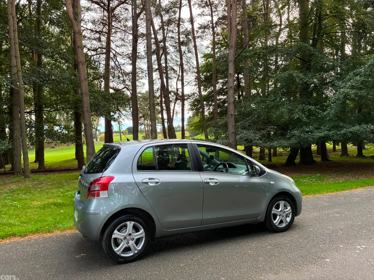 Toyota Yaris Hatchback, Petrol, 2010, Silver