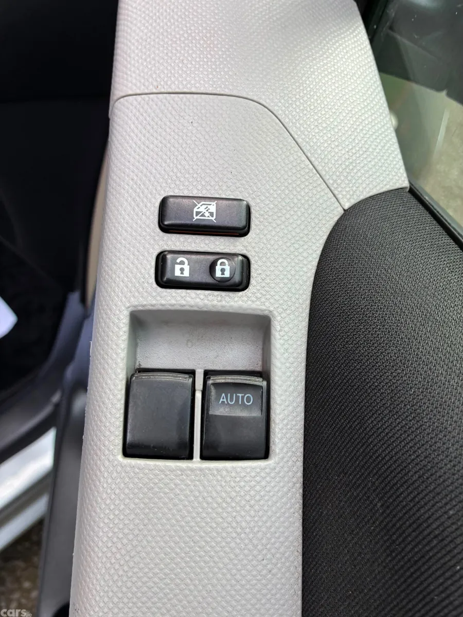 Toyota Yaris Hatchback, Petrol, 2010, Silver