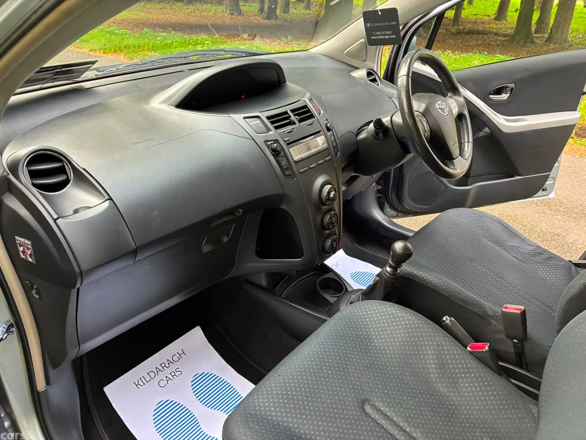 Toyota Yaris Hatchback, Petrol, 2010, Silver