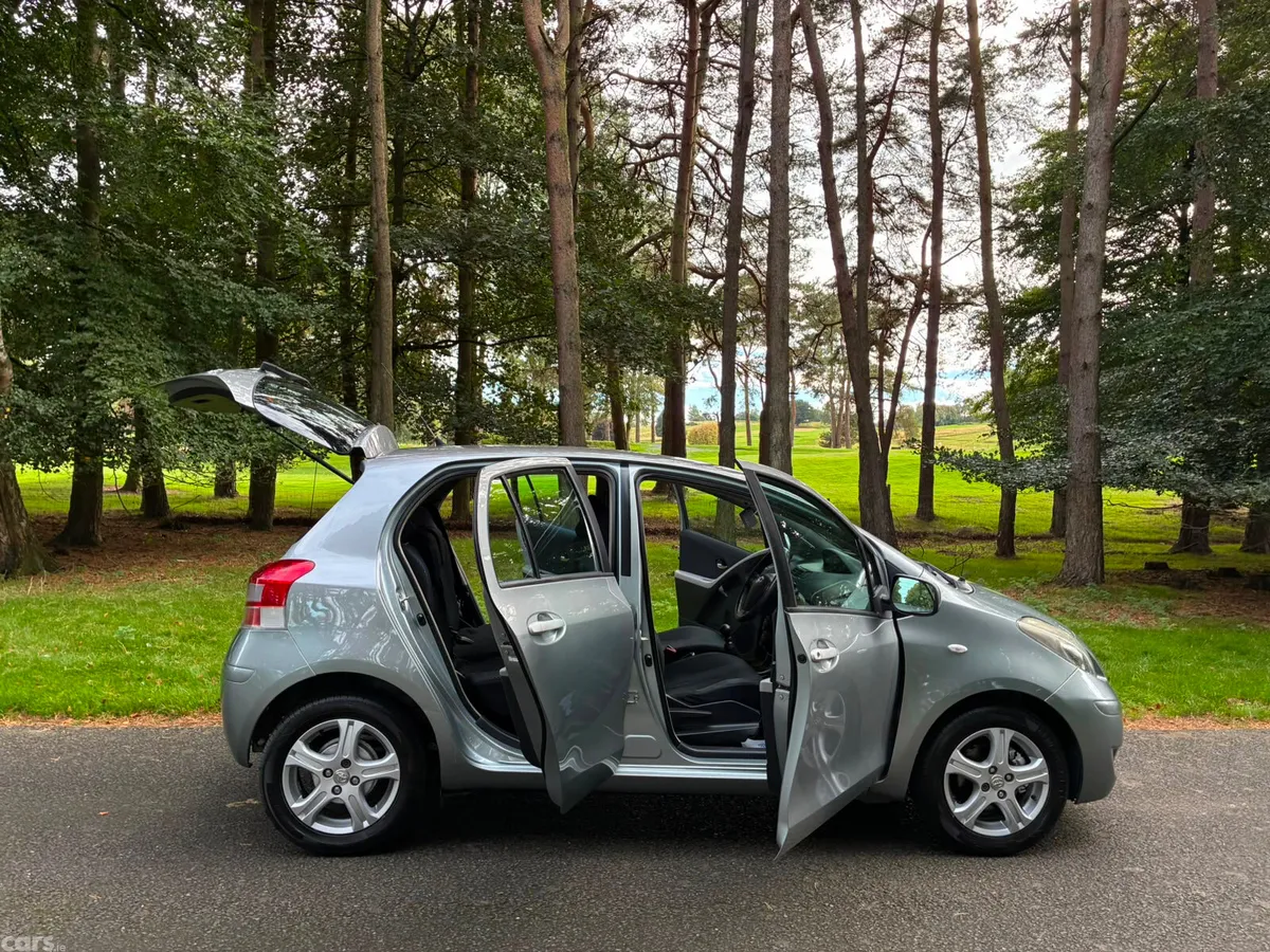 Toyota Yaris Hatchback, Petrol, 2010, Silver