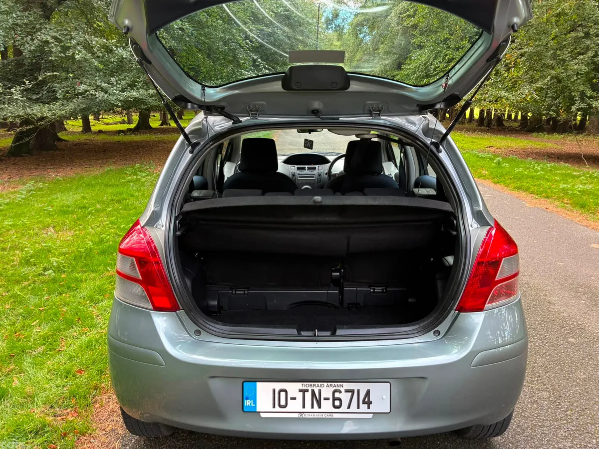 Toyota Yaris Hatchback, Petrol, 2010, Silver