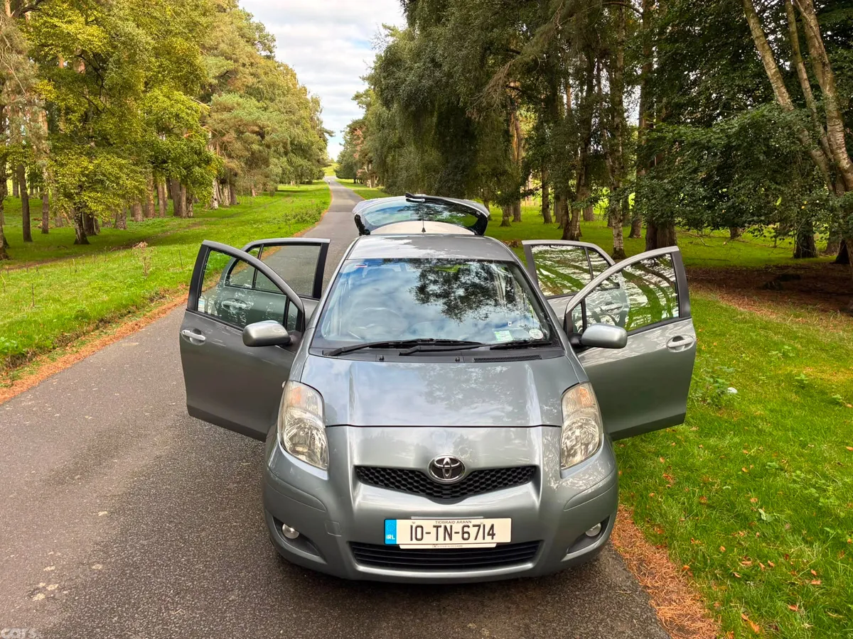 Toyota Yaris Hatchback, Petrol, 2010, Silver