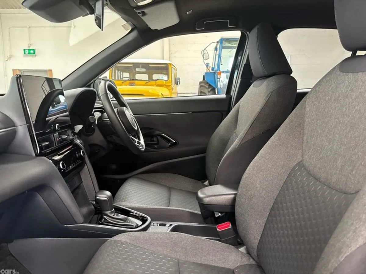 Toyota Yaris Cross Hatchback, Petrol Hybrid, 2026, Black