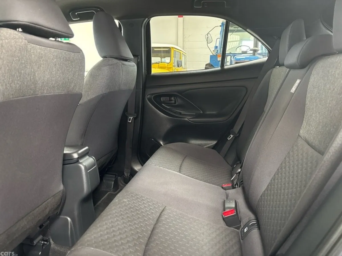 Toyota Yaris Cross Hatchback, Petrol Hybrid, 2026, Black