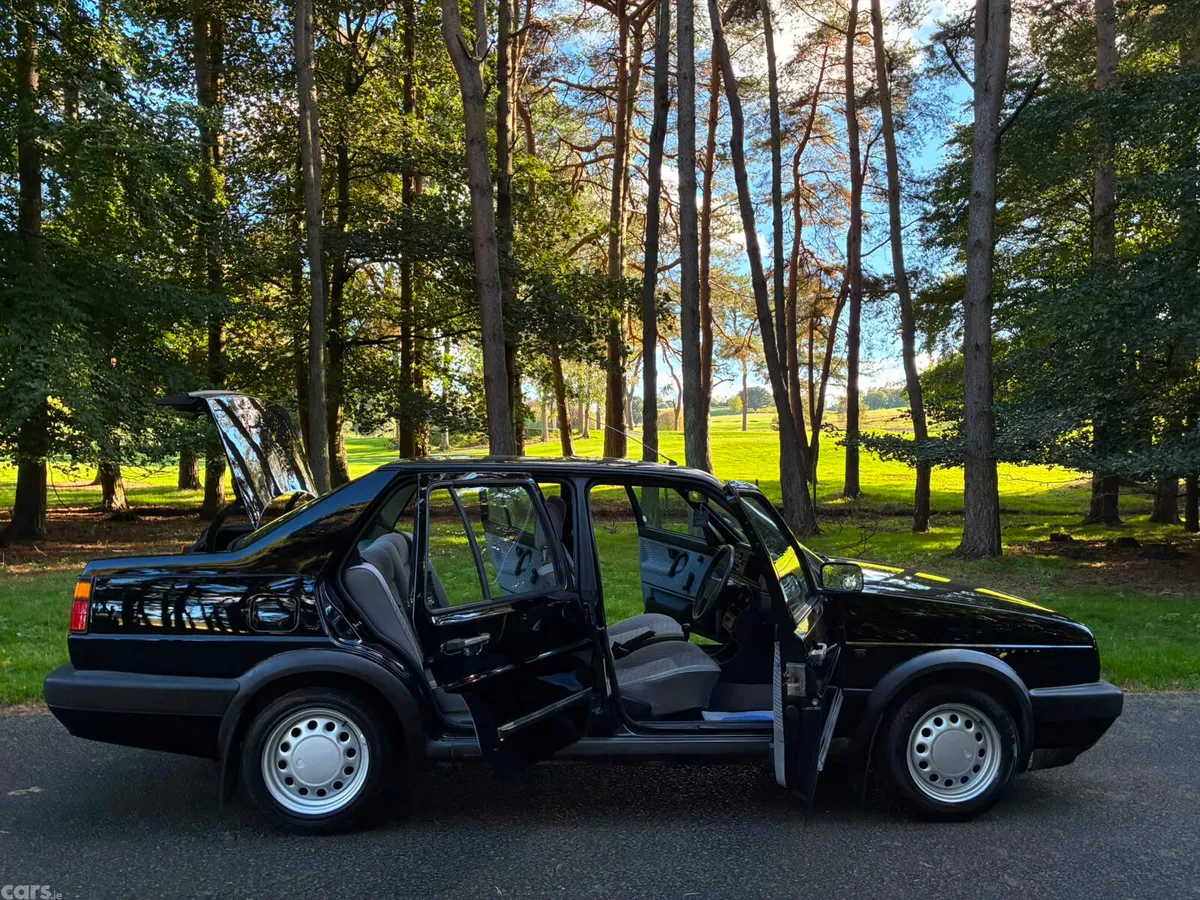 Volkswagen Jetta Saloon, Diesel, 1991, Black