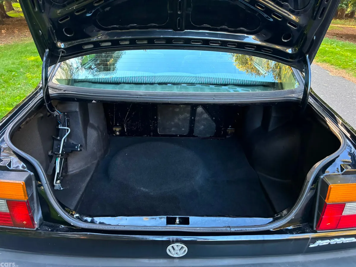 Volkswagen Jetta Saloon, Diesel, 1991, Black