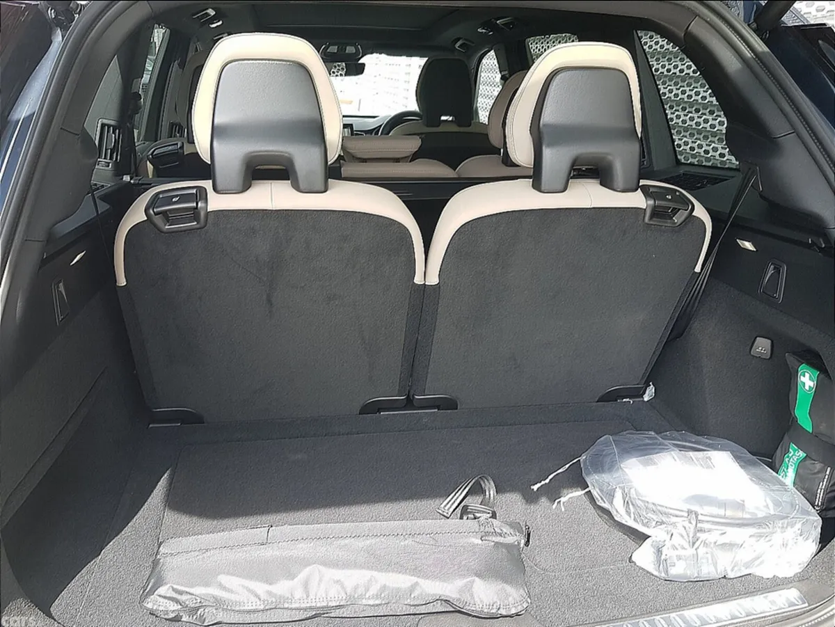 Volvo XC90 SUV, Petrol Plug-in Hybrid, 2026, Blue