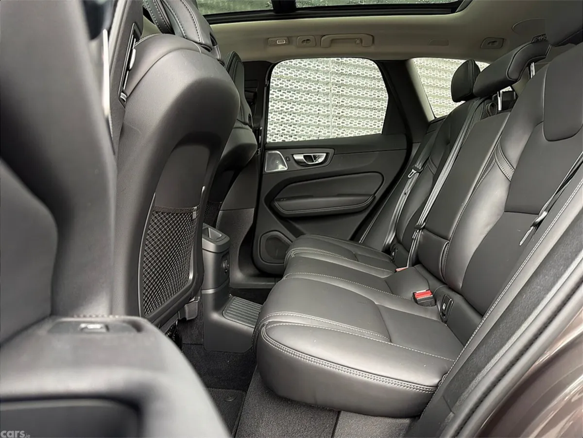 Volvo XC60 SUV, Petrol Plug-in Hybrid, 2025, Grey