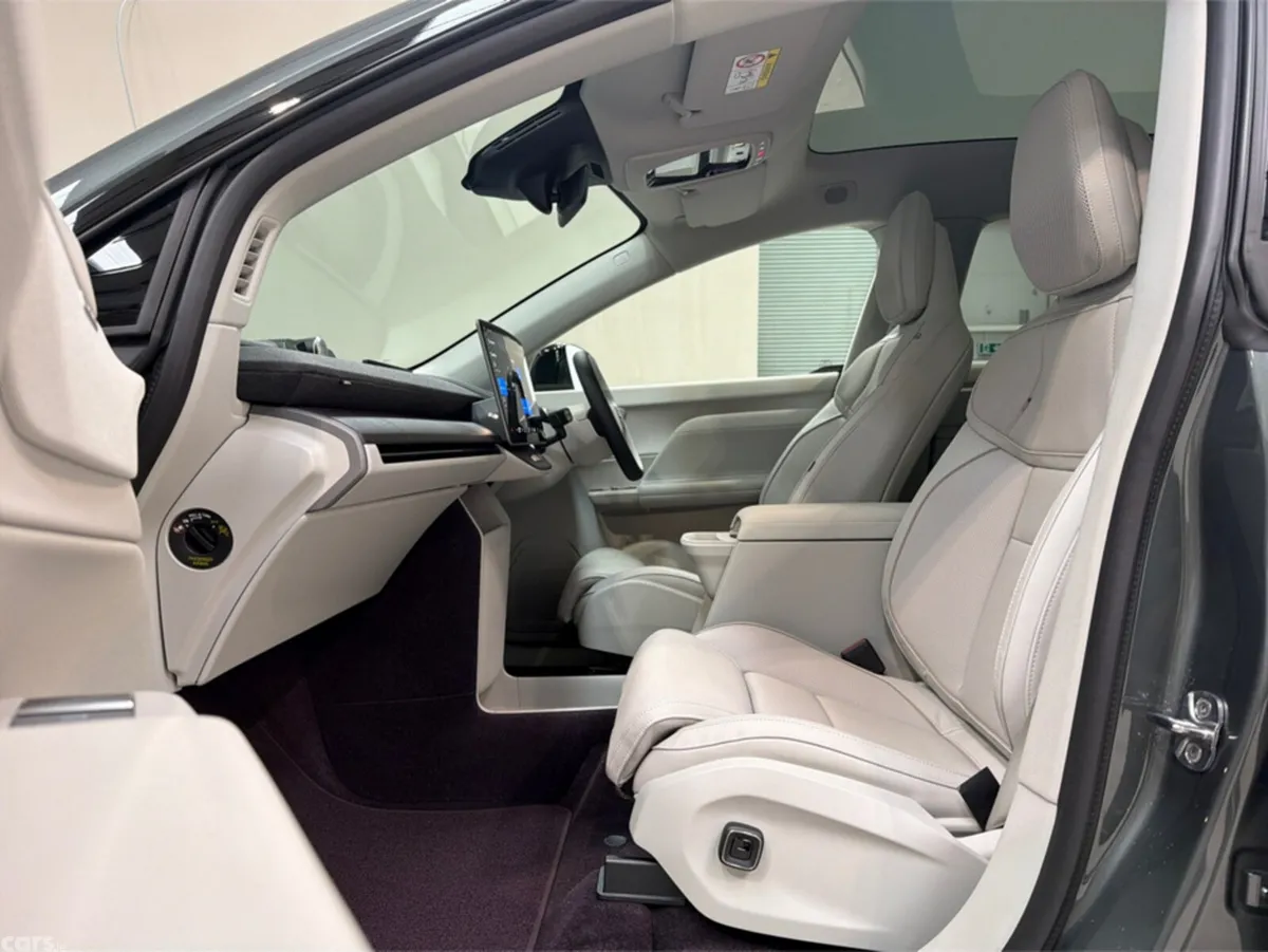 Volvo EX60 Estate, Electric, 2026, Green