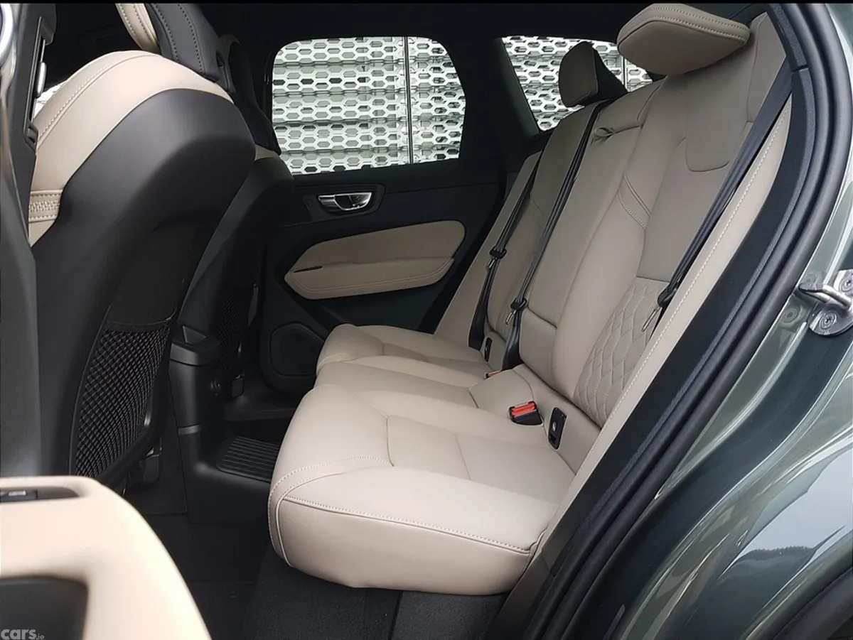 Volvo XC60 SUV, Petrol Plug-in Hybrid, 2026, Green