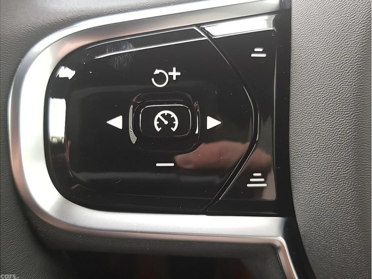 Volvo XC60 SUV, Petrol Plug-in Hybrid, 2026, Green