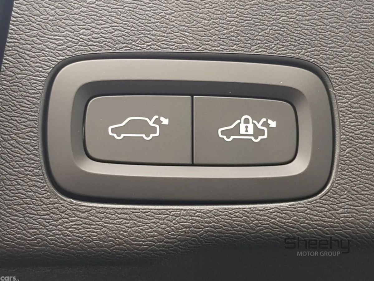 Volvo XC60 SUV, Petrol Plug-in Hybrid, 2026, Green